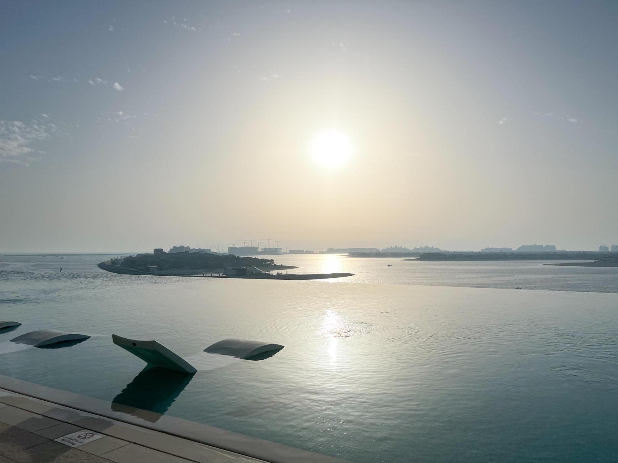 Apartment 2br Beachfront Gem With Dazzling Views Of The Palm Dubai