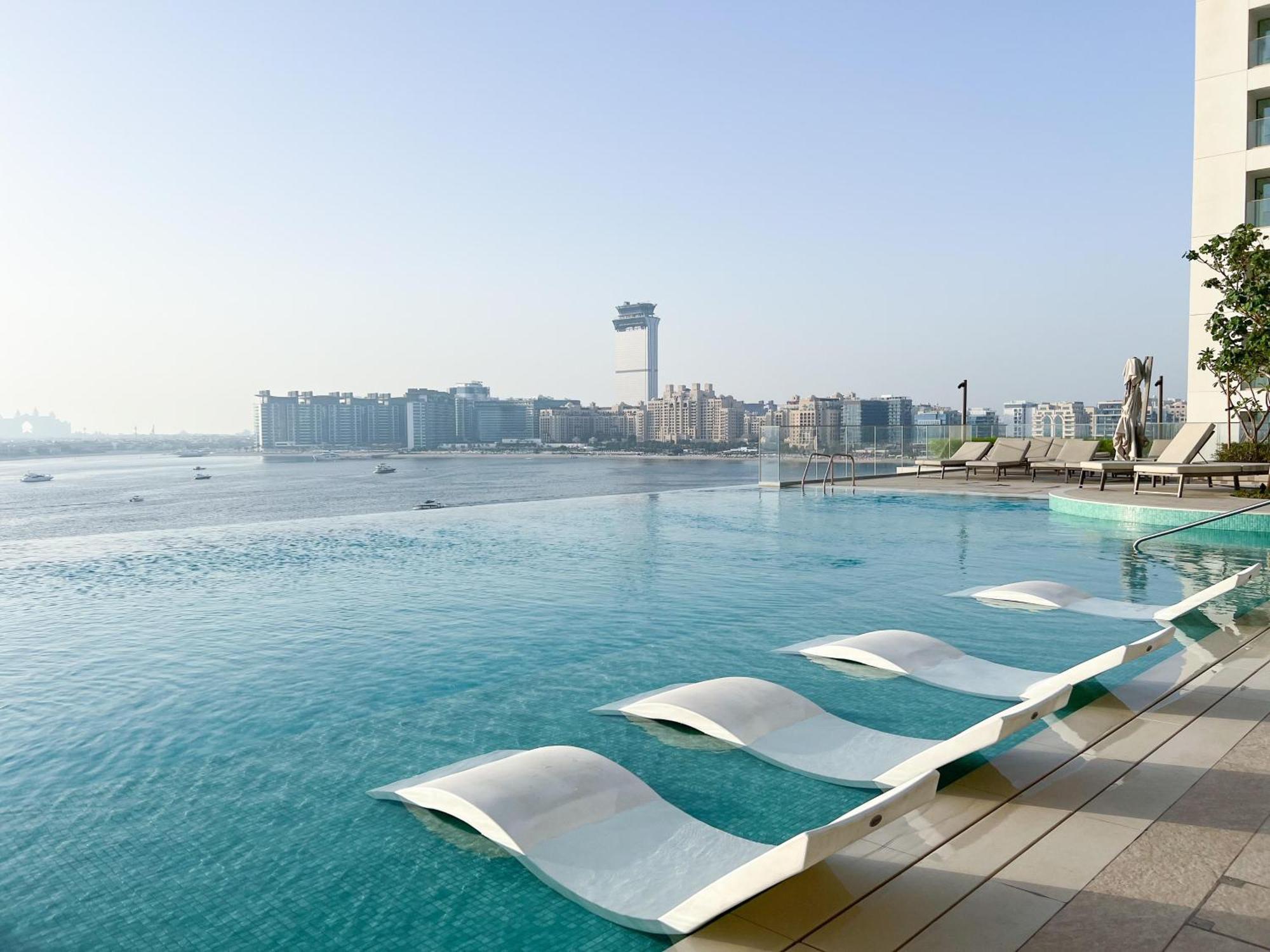 2br Beachfront Gem With Dazzling Views Of The Palm Apartment *