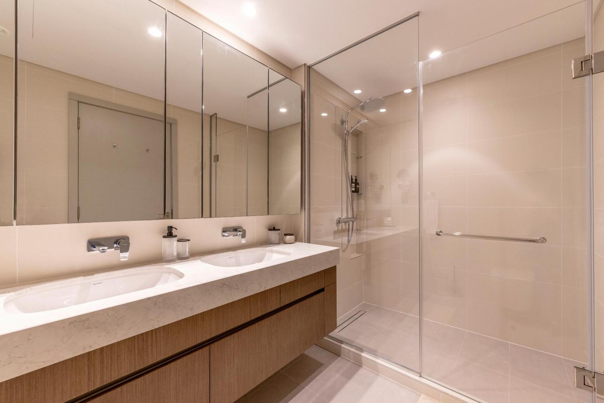 2br Beachfront Gem With Dazzling Views Of The Palm Dubai