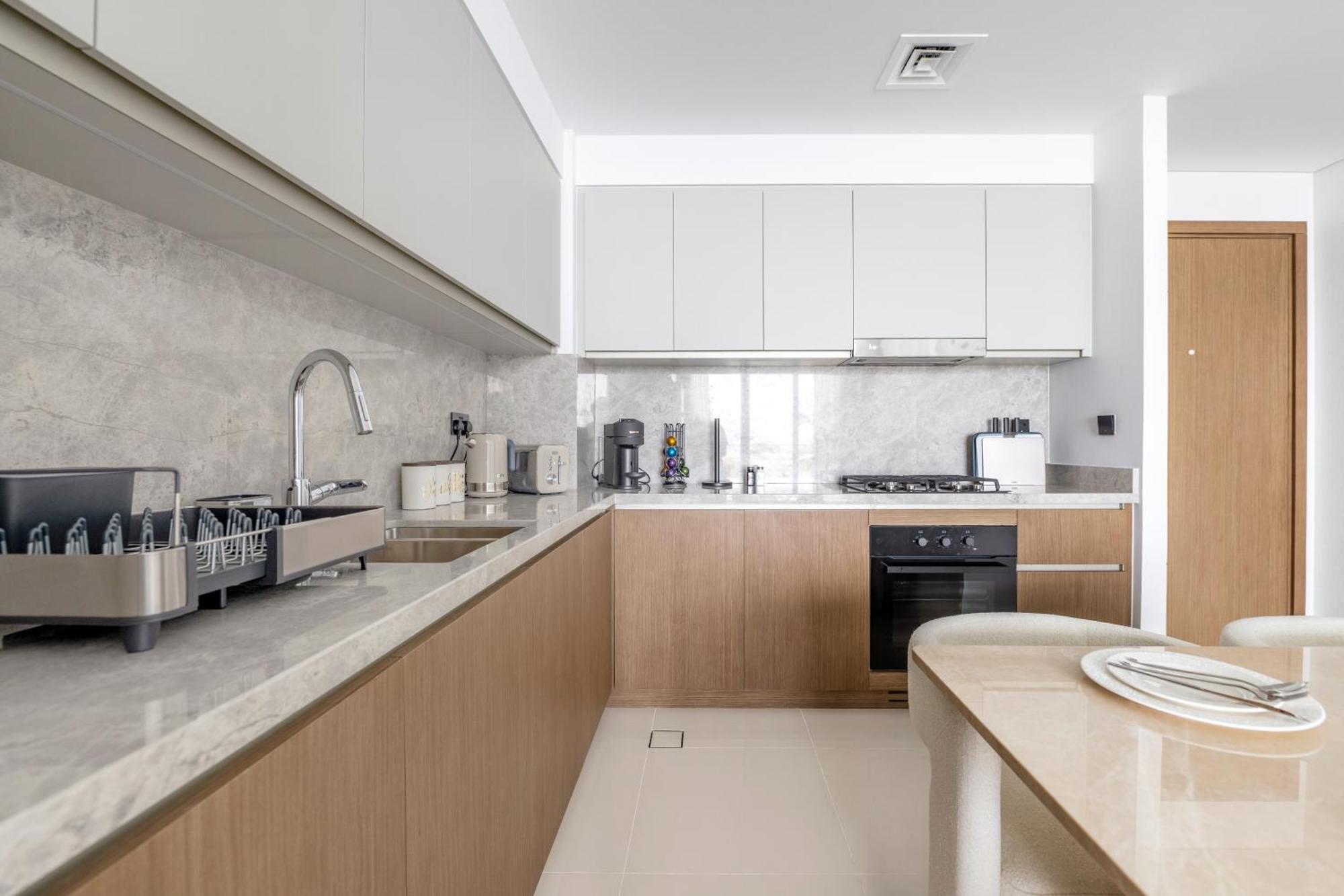 2br Beachfront Gem With Dazzling Views Of The Palm