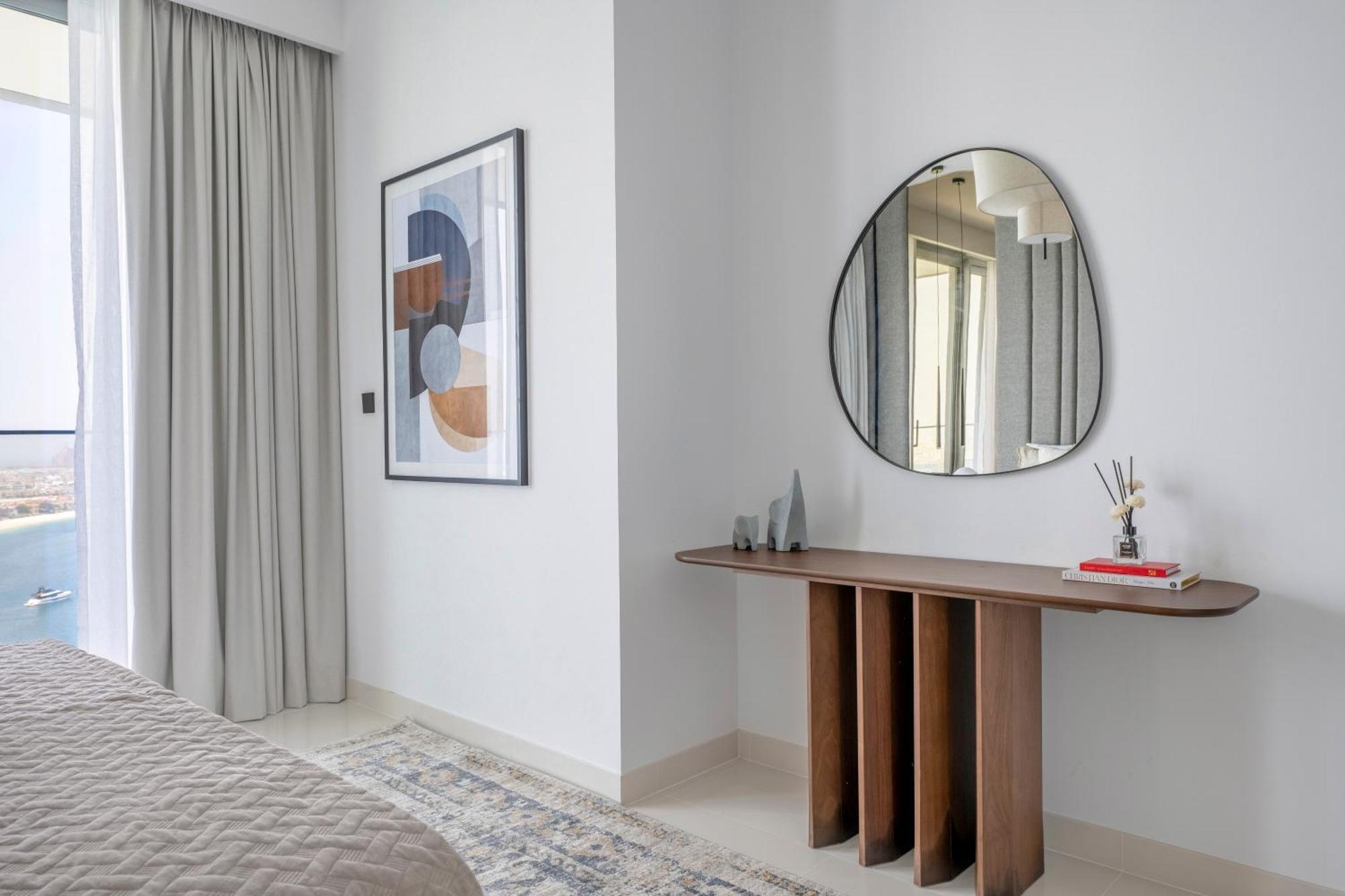 2br Beachfront Gem With Dazzling Views Of The Palm * Дубай