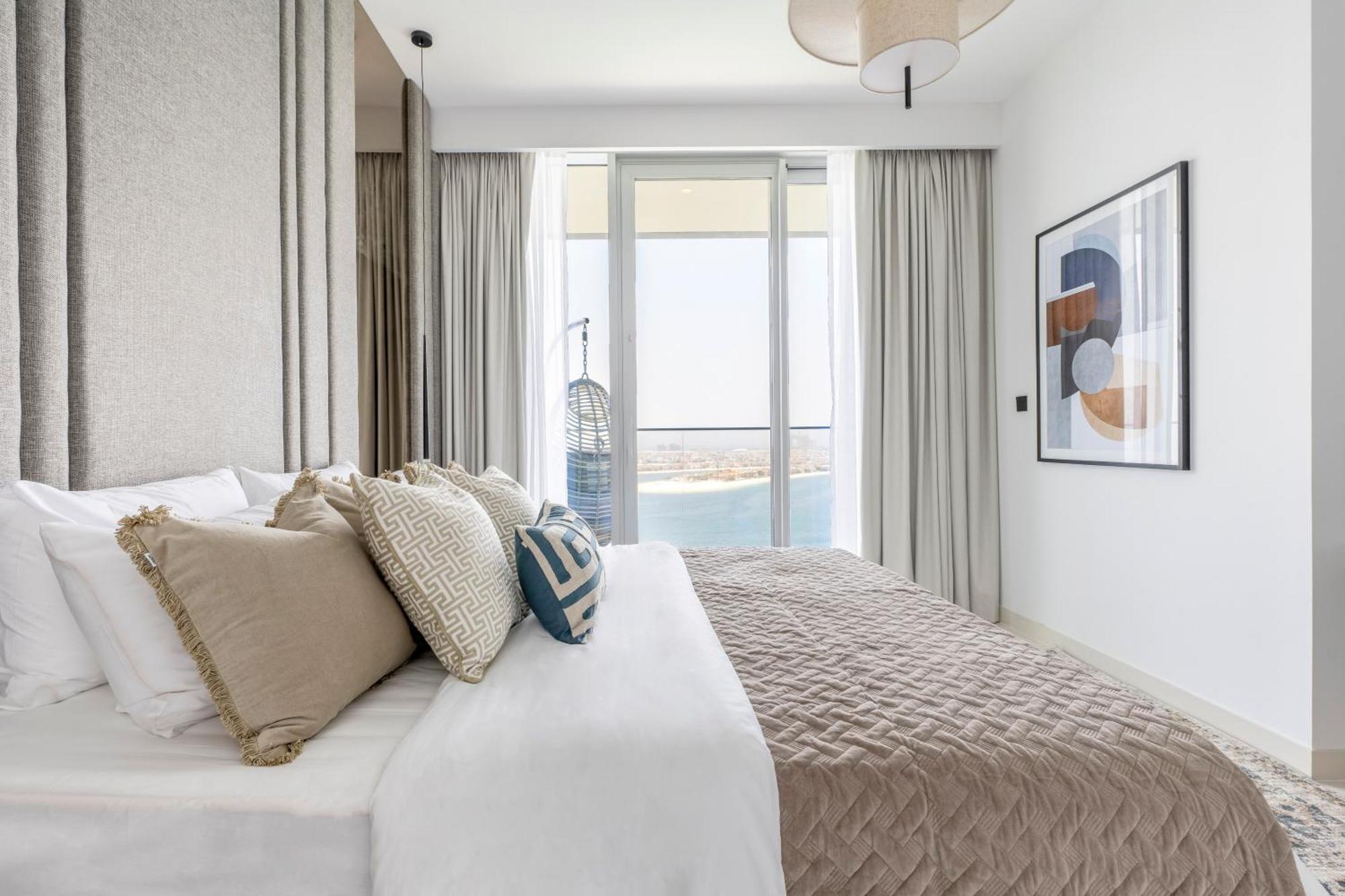 Apartment 2br Beachfront Gem With Dazzling Views Of The Palm Dubai