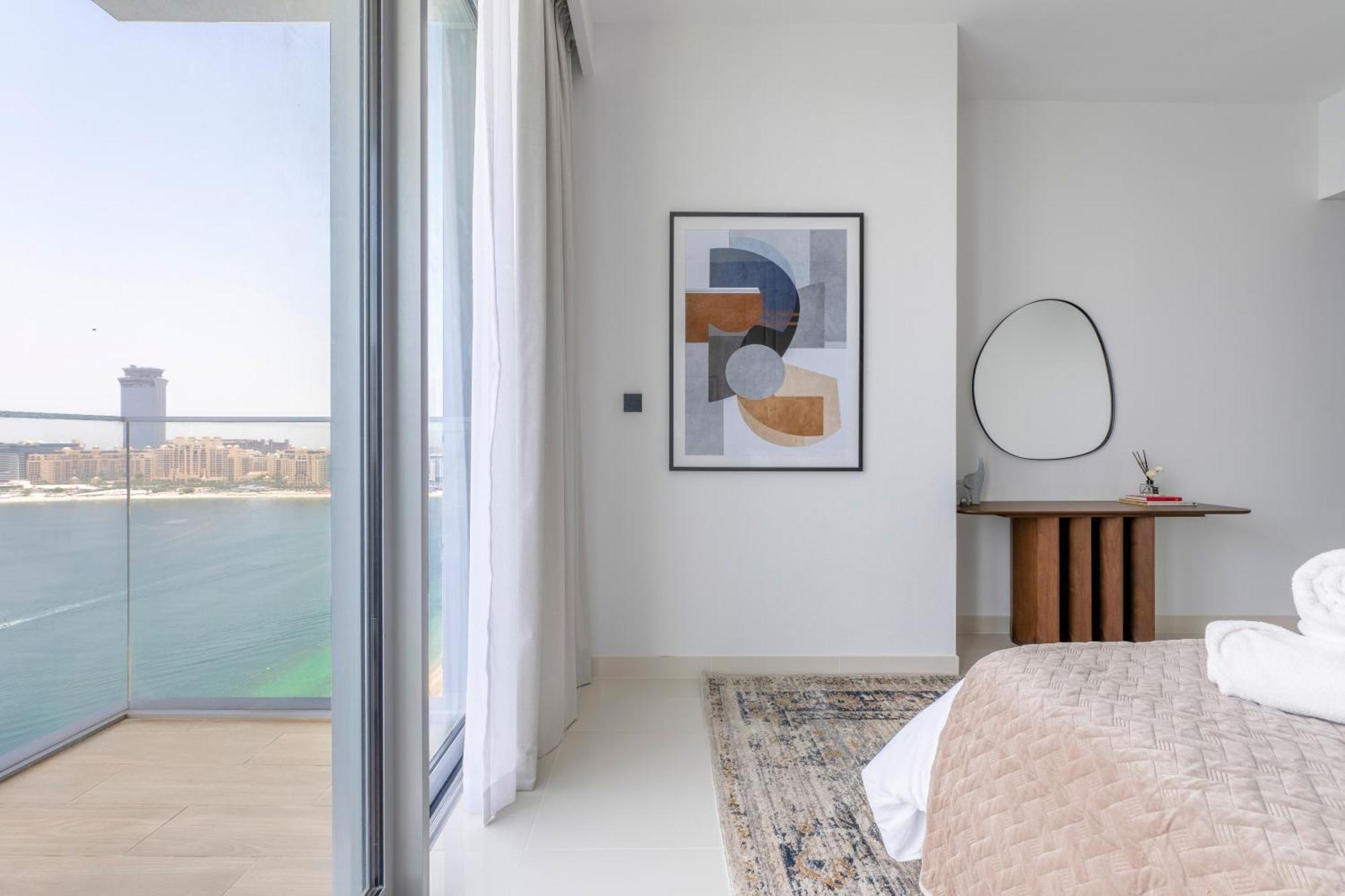 2br Beachfront Gem With Dazzling Views Of The Palm Apartment