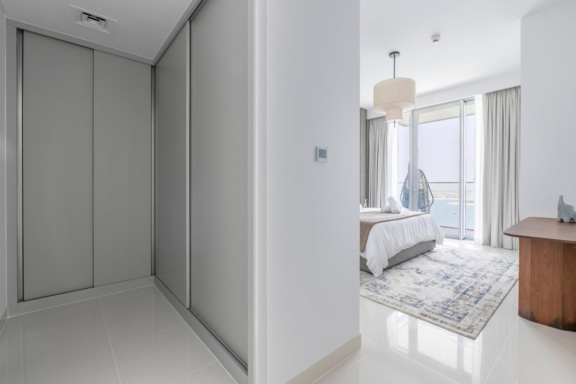 Apartment 2br Beachfront Gem With Dazzling Views Of The Palm *