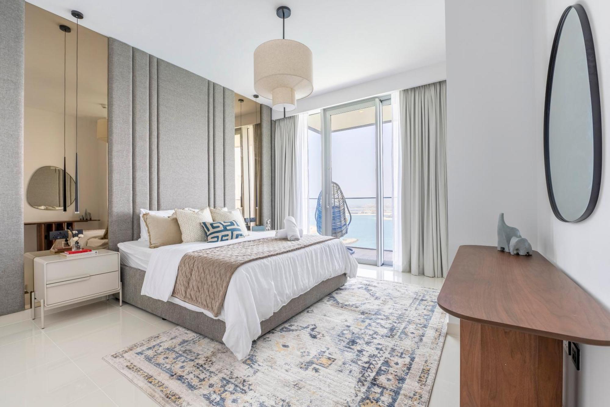 Apartment 2br Beachfront Gem With Dazzling Views Of The Palm Dubai