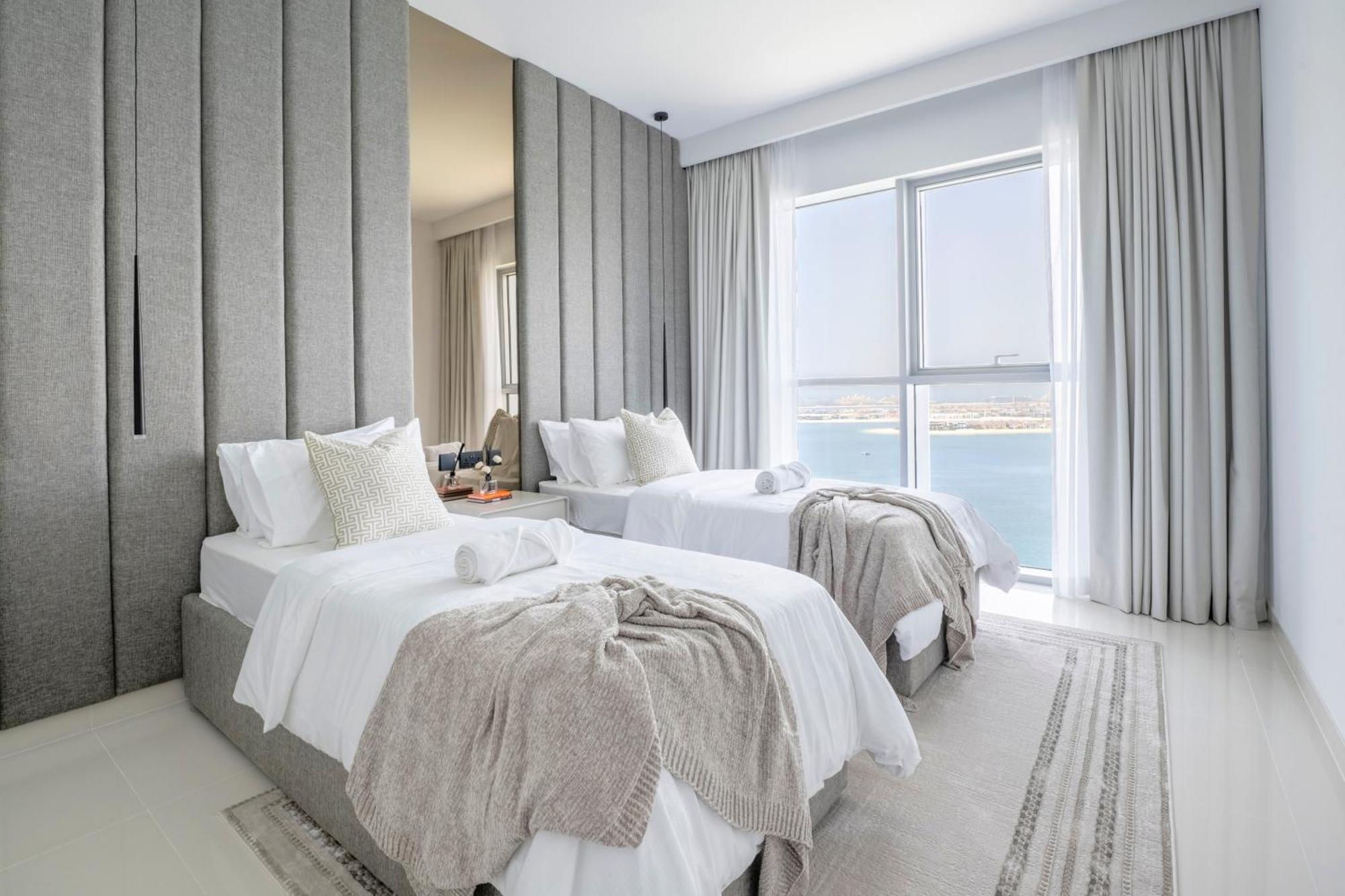 2br Beachfront Gem With Dazzling Views Of The Palm Apartment